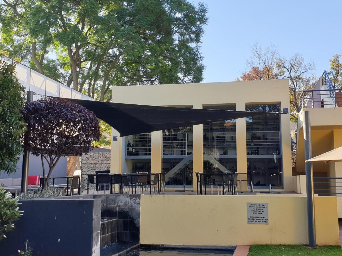 Ten Bompas Hotel Johannesburg Bagian luar foto